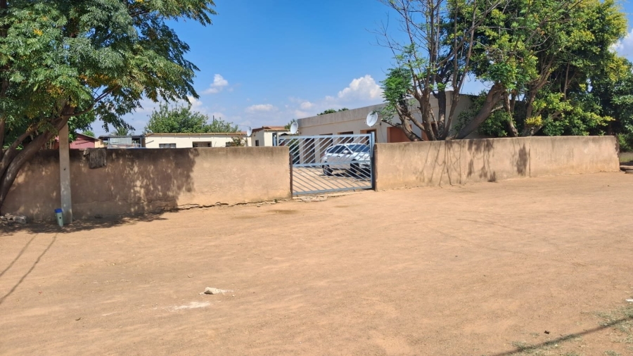 5 Bedroom Property for Sale in Mabopane Unit A North West
